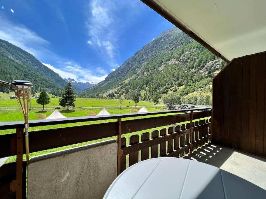 Pure Comfort! Entire Apartment With Abundant Space Near Zermatt With Parking! Tasch Exterior photo